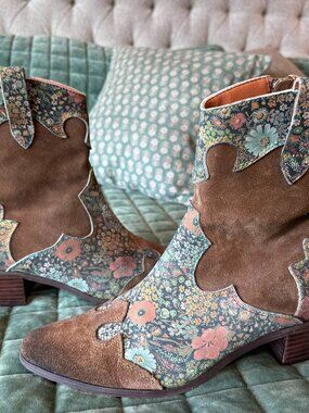 EU Size 41 L'Artiste by Spring Step Lady Luck Western-style Booties